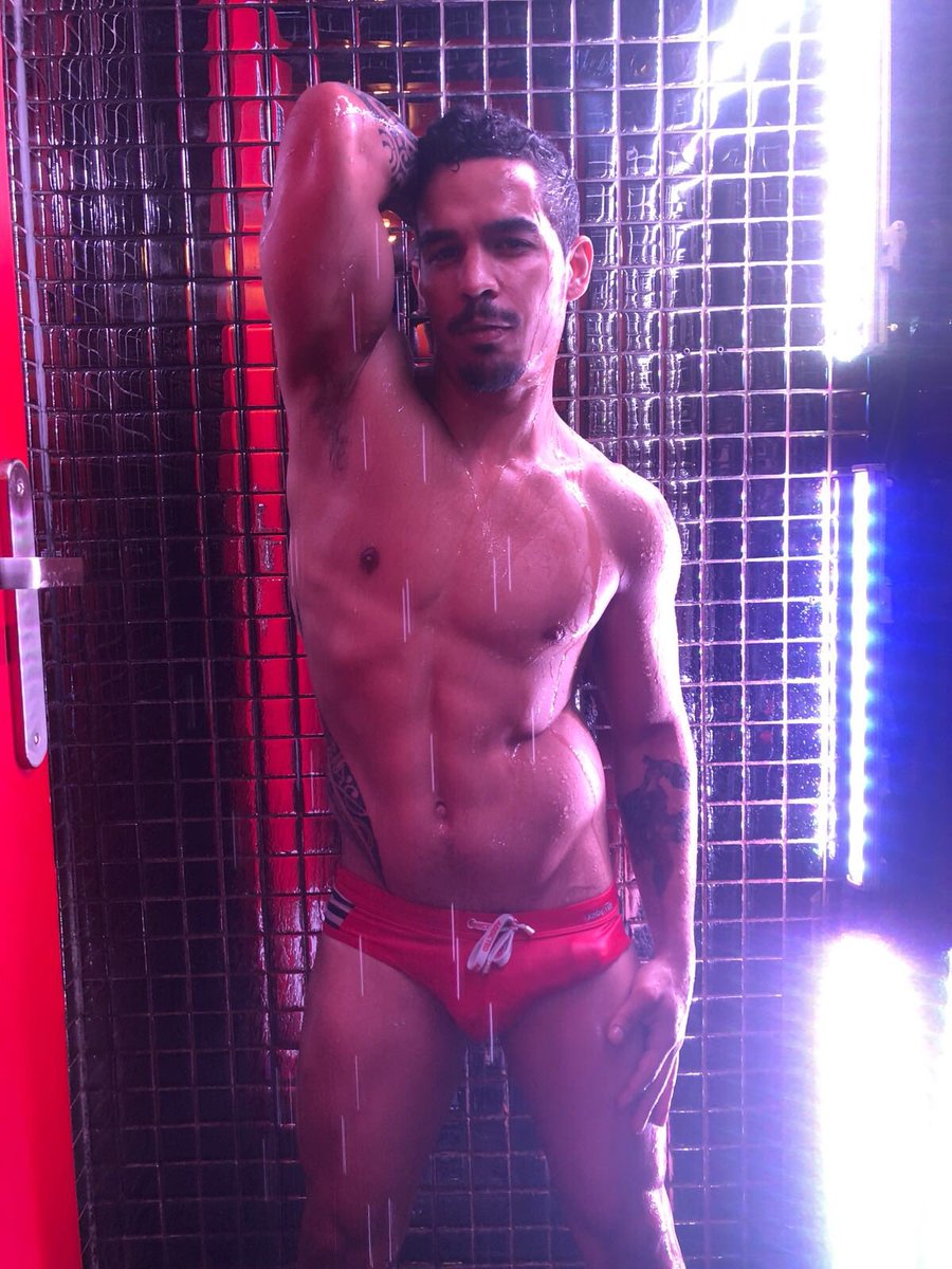 RAIDDBAR's tweet photo. #ShowerBoy #WorldFamousShower #ShowerBoys #Hotboys #Sexyboys #FitBoys #FitBody #RaiddBar #Paris #Marais https://t.co/Du6YV5OOHo