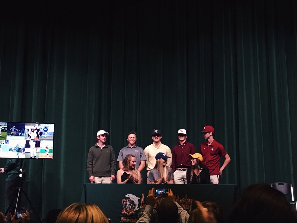 mosleyco19's tweet photo. HUGE CONGRATS TO THESE SENIORS!!!! https://t.co/kSwWFcH0HK