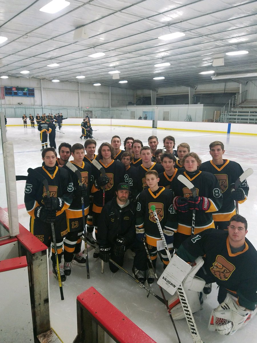 CViewIceHockey's tweet photo. #PictureNight https://t.co/dlrXEVwlI0