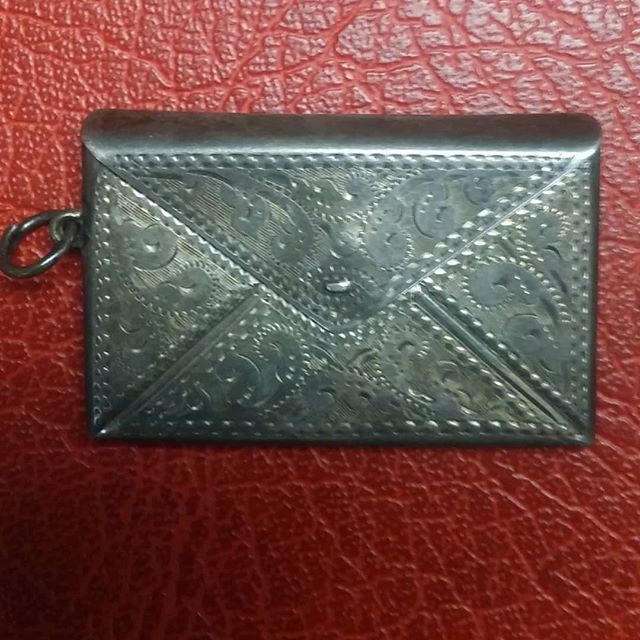 AllNations1949's tweet image. Sterling Silver stamp case, lot 41 in 17 November auction at ift.tt/2dTTfkr
#stampcases #silverboxes #silverenvelopes #ephemera #auctions ift.tt/2QJ6P8e