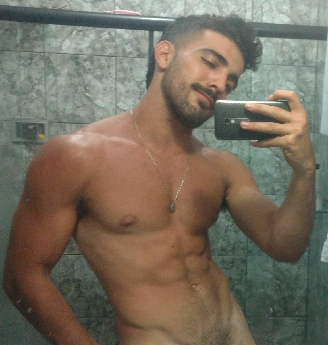 RColovatti's tweet photo. Aquela foto do banheiro #modelo #sqn #barbacerrada #cliche https://t.co/I4DVyKUFiV