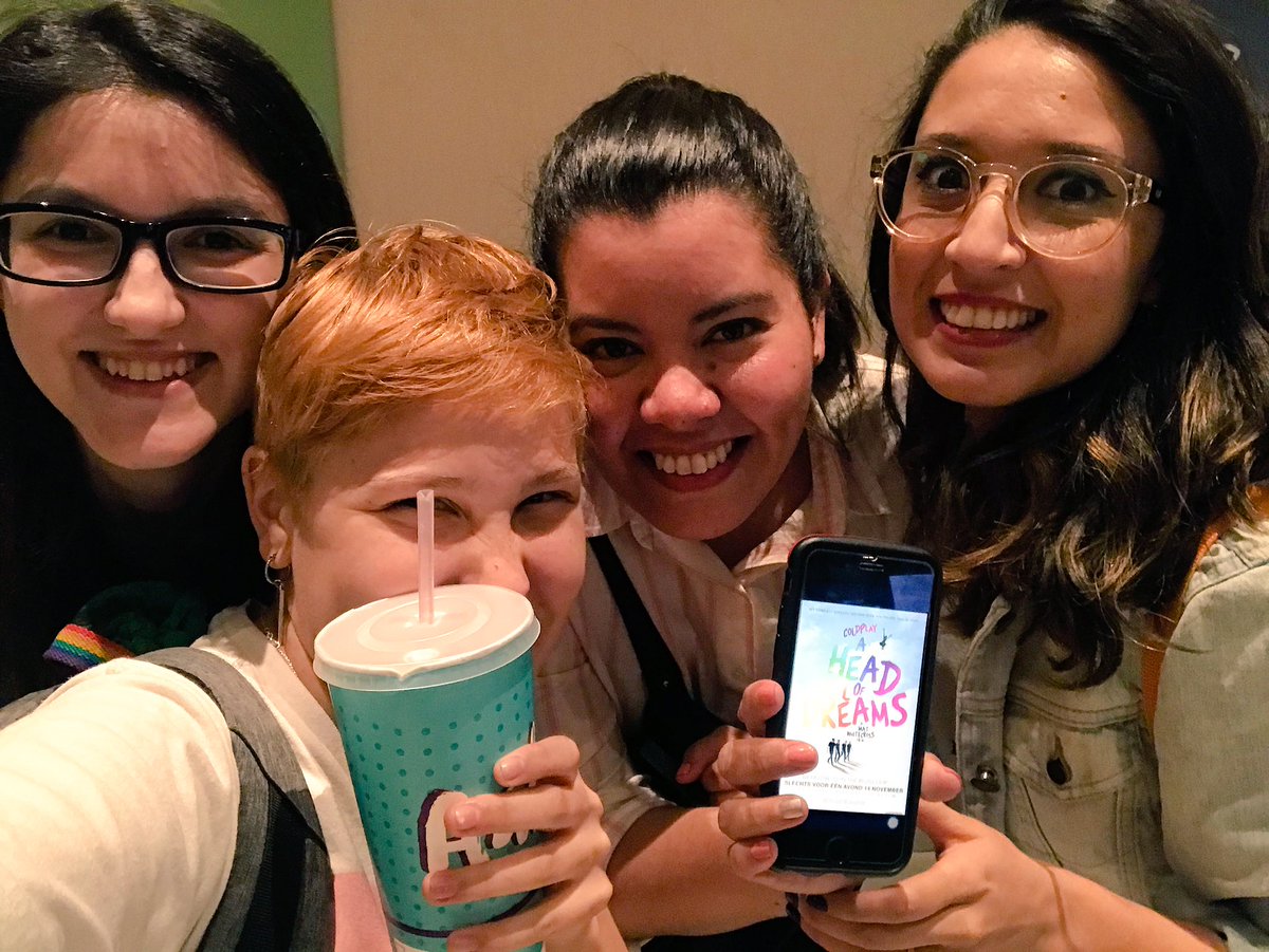 OleOleColdplay's tweet photo. La foto con el banner que puso @CinemarkArg #AHFODFilmParty #UnaHumildad https://t.co/0CjSXu9vyc
