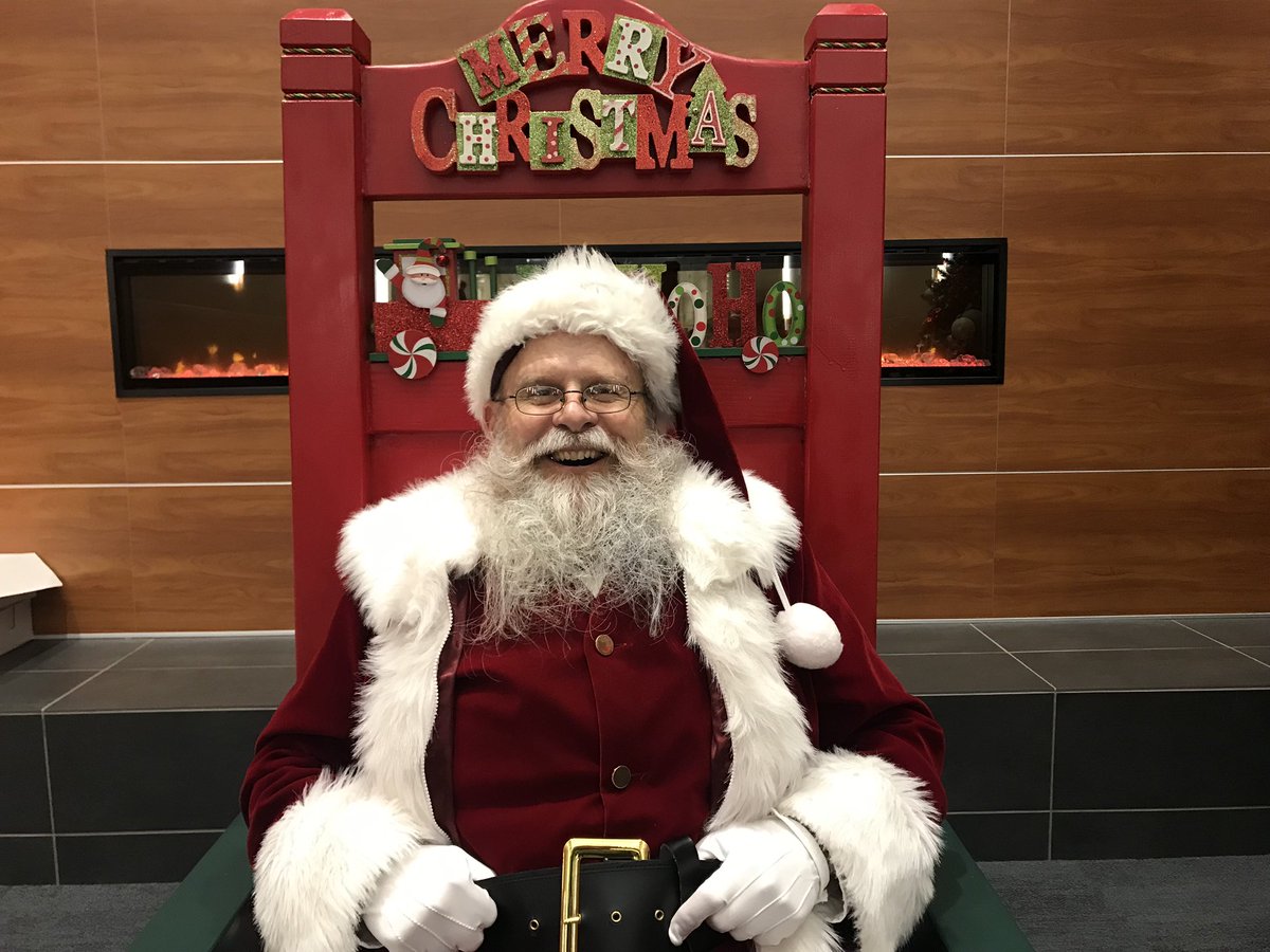 CABuiw's tweet photo. Come get a picture with Santa if you haven't yet!🎅🏽 Join us NOW in the SEC! It's almost time to light the tree! 🎄 https://t.co/zZJ1AP2qGU