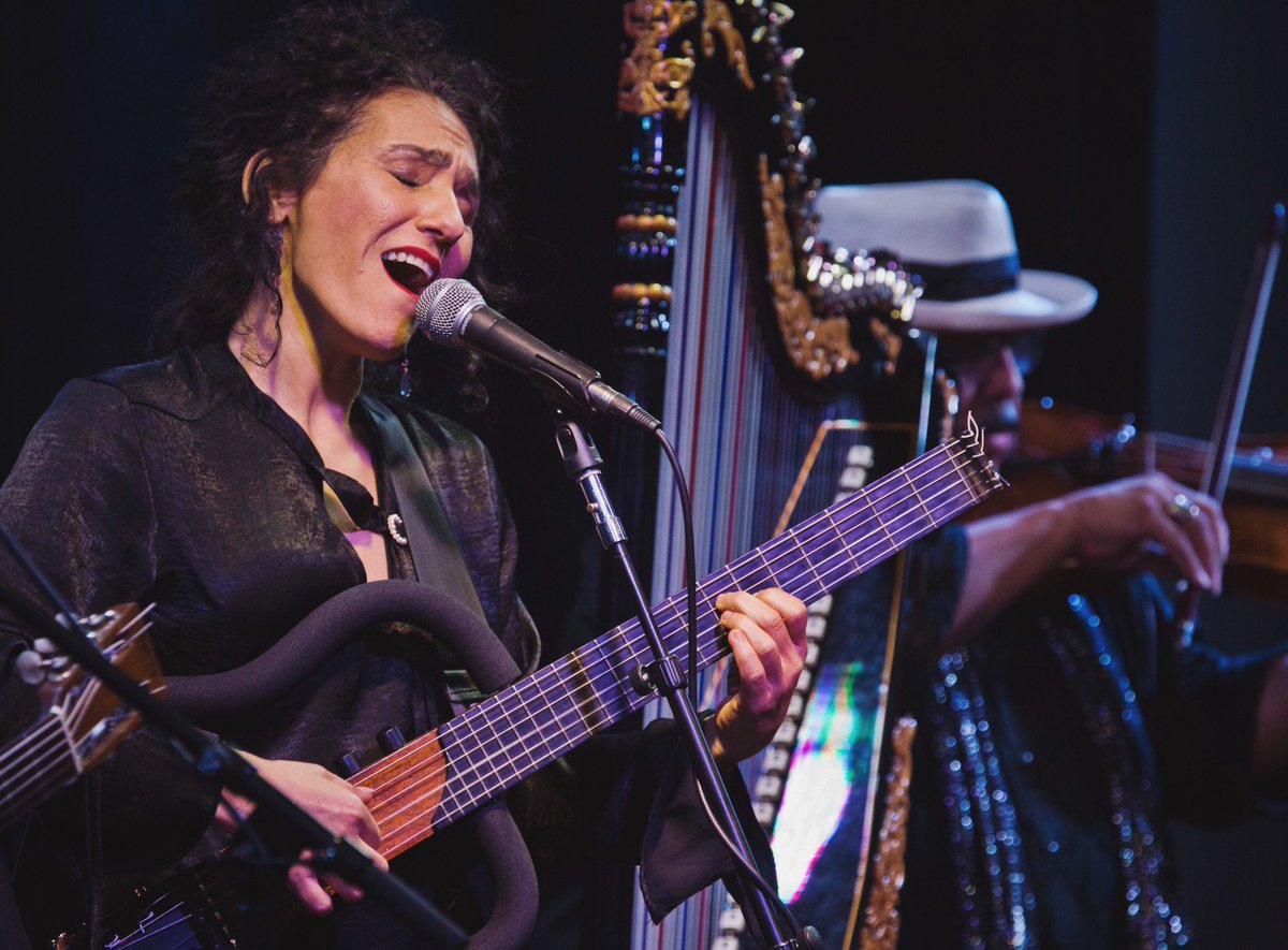 kuumbwajazz's tweet image. We love hosting new bands and musical projects on the Kuumbwa stage - since its inception Kuumbwa has been designed to be a safe space for creativity. What a great evening with @stringshotmusic on Monday...we were their third gig! (📷: r.r. jones) #kuumbwajazz #stringshot