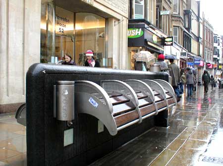 HomeStreetHomee's tweet photo. Say 'NO' to hostile architecture! These force the homeless to sleep on the cold floors this winter. Money could be well spent on accommodation instead of these measures to blanket the truth of the rising housing problem for many civilians #WinterIsComing https://t.co/NaxnQmBbcU