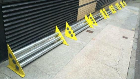 HomeStreetHomee's tweet photo. Say 'NO' to hostile architecture! These force the homeless to sleep on the cold floors this winter. Money could be well spent on accommodation instead of these measures to blanket the truth of the rising housing problem for many civilians #WinterIsComing https://t.co/NaxnQmBbcU