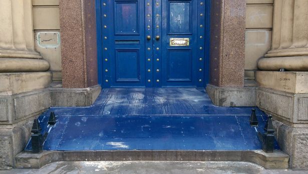 HomeStreetHomee's tweet photo. Say 'NO' to hostile architecture! These force the homeless to sleep on the cold floors this winter. Money could be well spent on accommodation instead of these measures to blanket the truth of the rising housing problem for many civilians #WinterIsComing https://t.co/NaxnQmBbcU