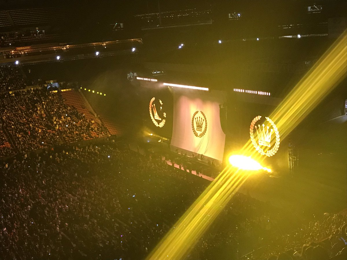 nepinepi2018's tweet photo. The happiest Hawaii trip ever🌴🏖🌈
#brunomars #24kmagic #alohastadium #November10th2018
#Selvareyrum #surfjackhotel https://t.co/fUvHjqljvU