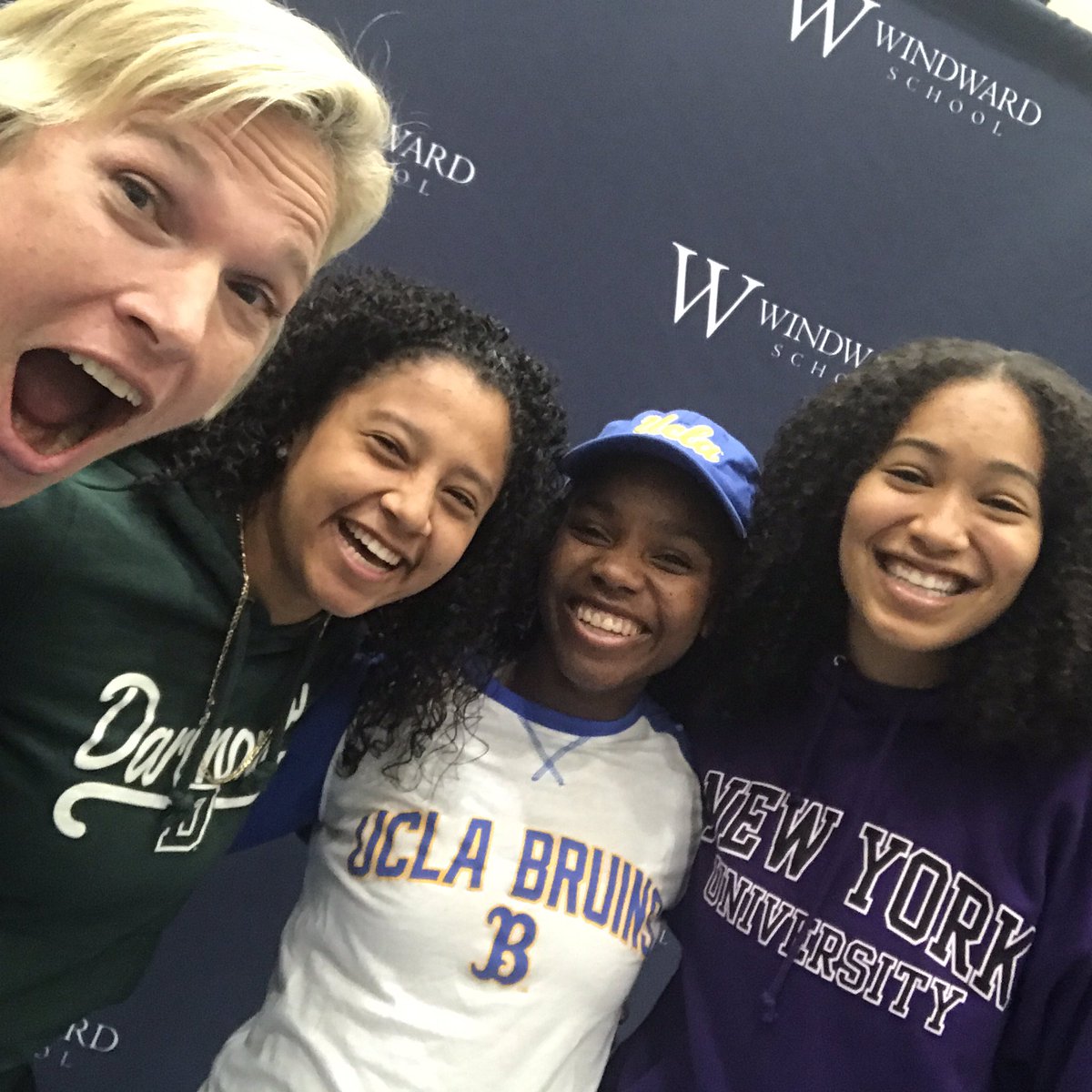 vanygaard's tweet photo. What a great day!!! Congrats my CATS! So proud to be your coach. 🐾 ⬆️ 👏 👏 👏 👏 👏 👏 👏 👏 #PawsUp #CollegeCats #SigningDay https://t.co/xZG4mhgPAB