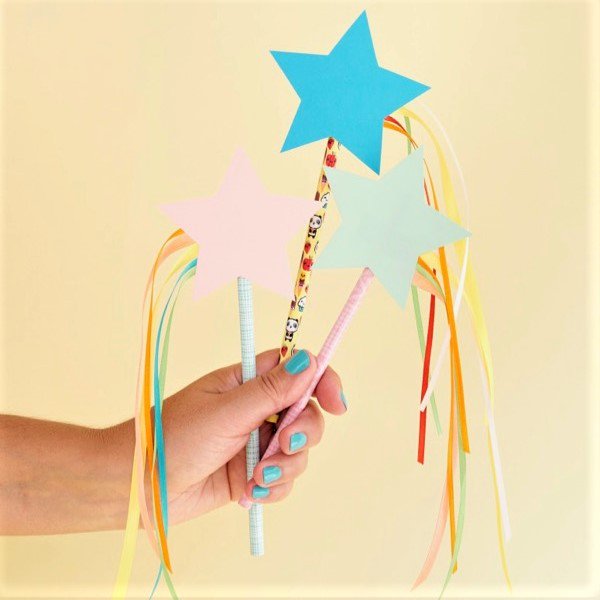 KawaiiBoxCo's tweet photo. 💙 When you see a shooting star - make a wish! 🌠😍 This kawaii DIY pencil topper will bring some magic to your stationery collection. 🖊️✨ Create &amp; have fun with your friends or on your own: https://t.co/BoGPayf3KC 🌈🎀

#kawaiibox #kawaii #kawaiidiy #cutediy #stationerydiy https://t.co/3VhiLV4Y9o