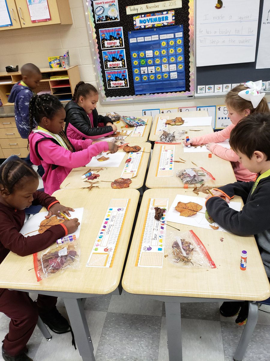 KinderWatts17's tweet photo. Time for a Leaf Hunt!  Students enjoyed collecting leaves with different attributes! #wearevincentfarm https://t.co/35rd3oc8xP