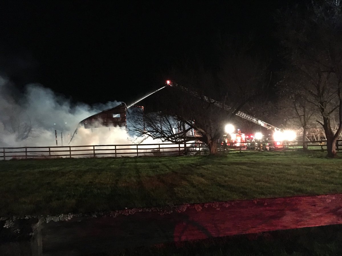 jseip53's tweet photo. 5331 operating as part of NC Tanker Task Force water supply operations with Fire 48 at a barn fire on South Mink Road. https://t.co/g7ZMY6IP37