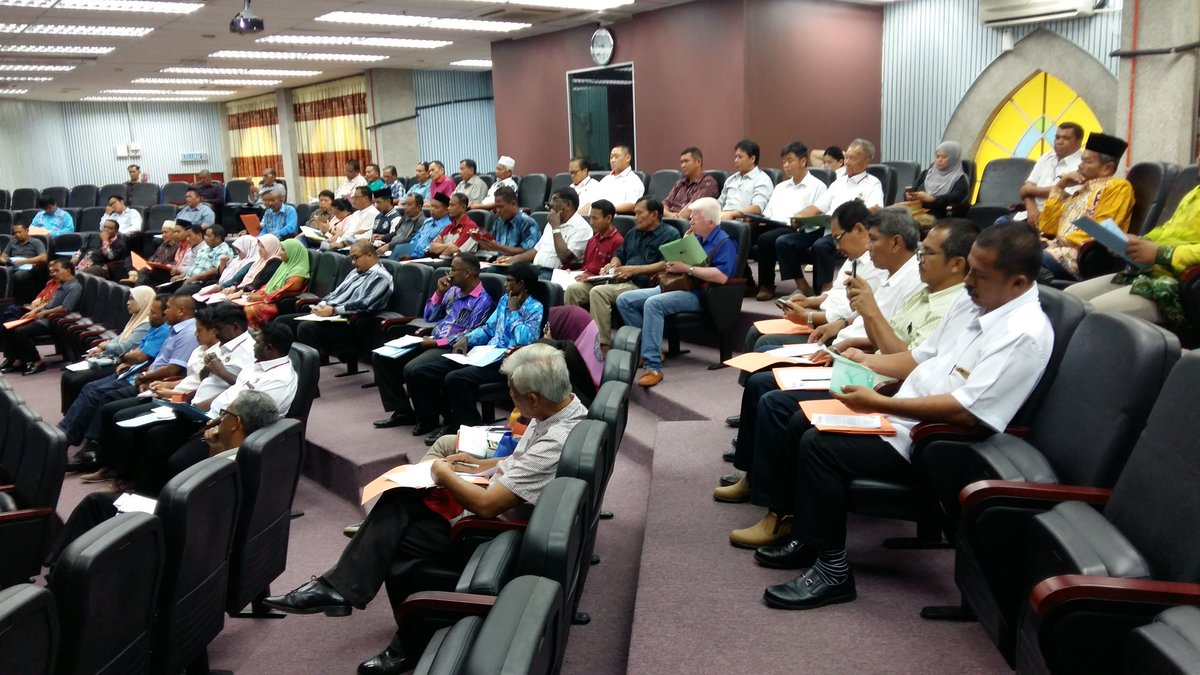 AADK_JEMPOL's tweet photo. BENGKEL TOT PROGRAM PEMERKASAAN KOMUNITI (CE)
PERINGKAT DAERAH JEMPOL
Tempat : Pej Daerah Jempol
Slot 1: Pengurus Majlis & Protokol
Oleh En Hasrul Faiz Bin Hj Ramli
Ketua Unit Pengurusan Majlis dan Protokol, Pej Daerah & Tanah Jempol
Perangi Dadah Habis Habisan
#PDH3.0 https://t.co/i3qXWoKeda