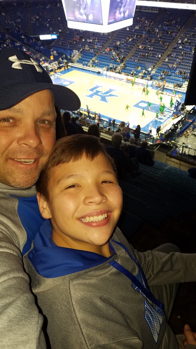 JasonDeck2328's tweet photo. Daddy son time, lucky to have scored these after a dr visit. Go Big Blie!!#WeAreUK https://t.co/B1F05RhZPP