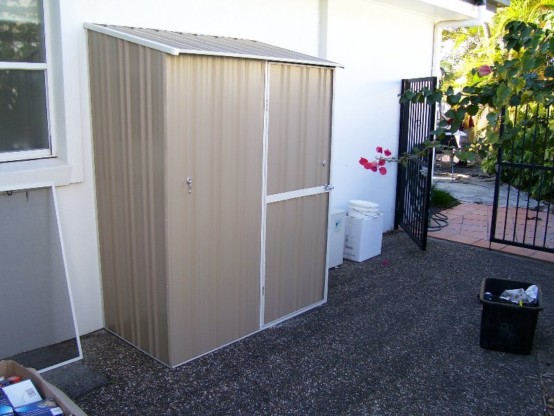 DialShed's tweet photo. This Off The Wall Shed is great for cramped spaces. Its standard design is intended to be set up against your wall or fence to make good use of your tight spaces. If you need it to be a little bigger, there are other depth and width options for this model. https://t.co/vWkgrAaCFF https://t.co/g2OvoipCkb