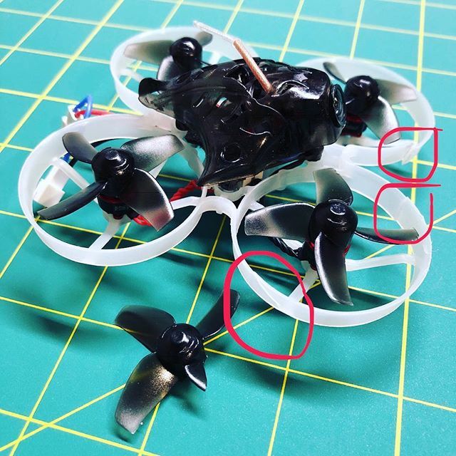 Robomaniac's tweet photo. #mobula7 wtf 10min42 to break the frame. 20min later break the frame in 2 more spot plus a prop. 10min after that one more prop! Very hard to fly this indoor. I am trying the new throttle limit feature in #betaflight with no luck. #tinywhoop #fpv #microd… https://t.co/OPiL4FIKPj https://t.co/sUw93qQu04