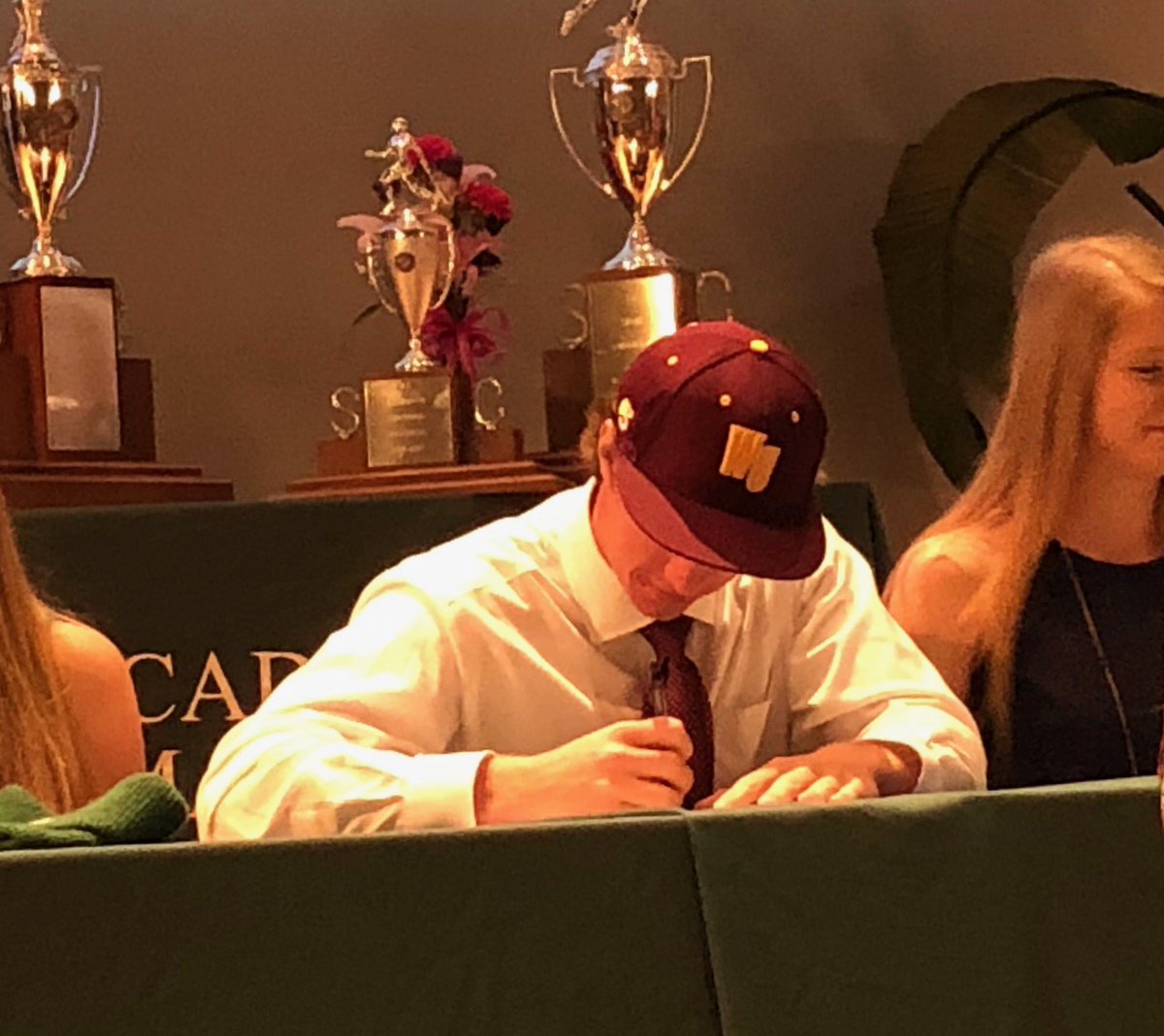 Officially an eagle! 🦅🖊📜#NationalSigningDay #WU23
@WinthropBasebal