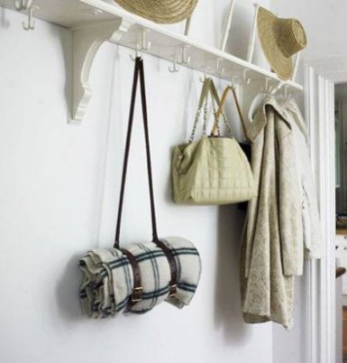 scstorage's tweet image. 生活有技巧，我哋日常經常唔覺意將包包，外套等，隨意擺放係沙發或者餐檯等位置，容易遺忘造成混亂，設計掛鉤，可以懸掛帽仔，包包，購物袋等，方便取用！更多Tips? click入 goo.gl/rCMVgF