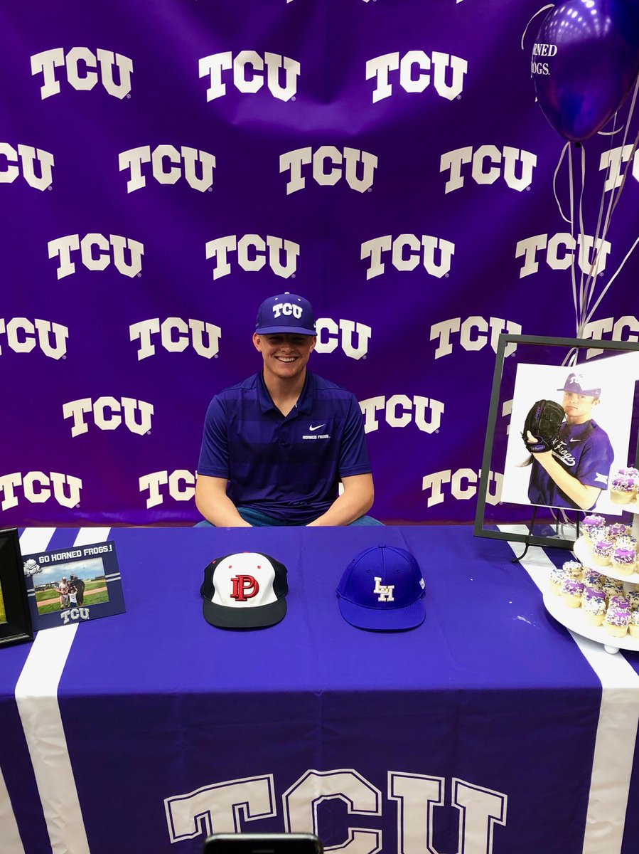 LoganStout's tweet photo. Congrats to ⁦@DallasPatriots⁩ ⁦@KadenDydalewicz⁩ on his signing with ⁦@TCU_Baseball⁩! #DPats #DallasPatriots https://t.co/FMxYeMt7Go