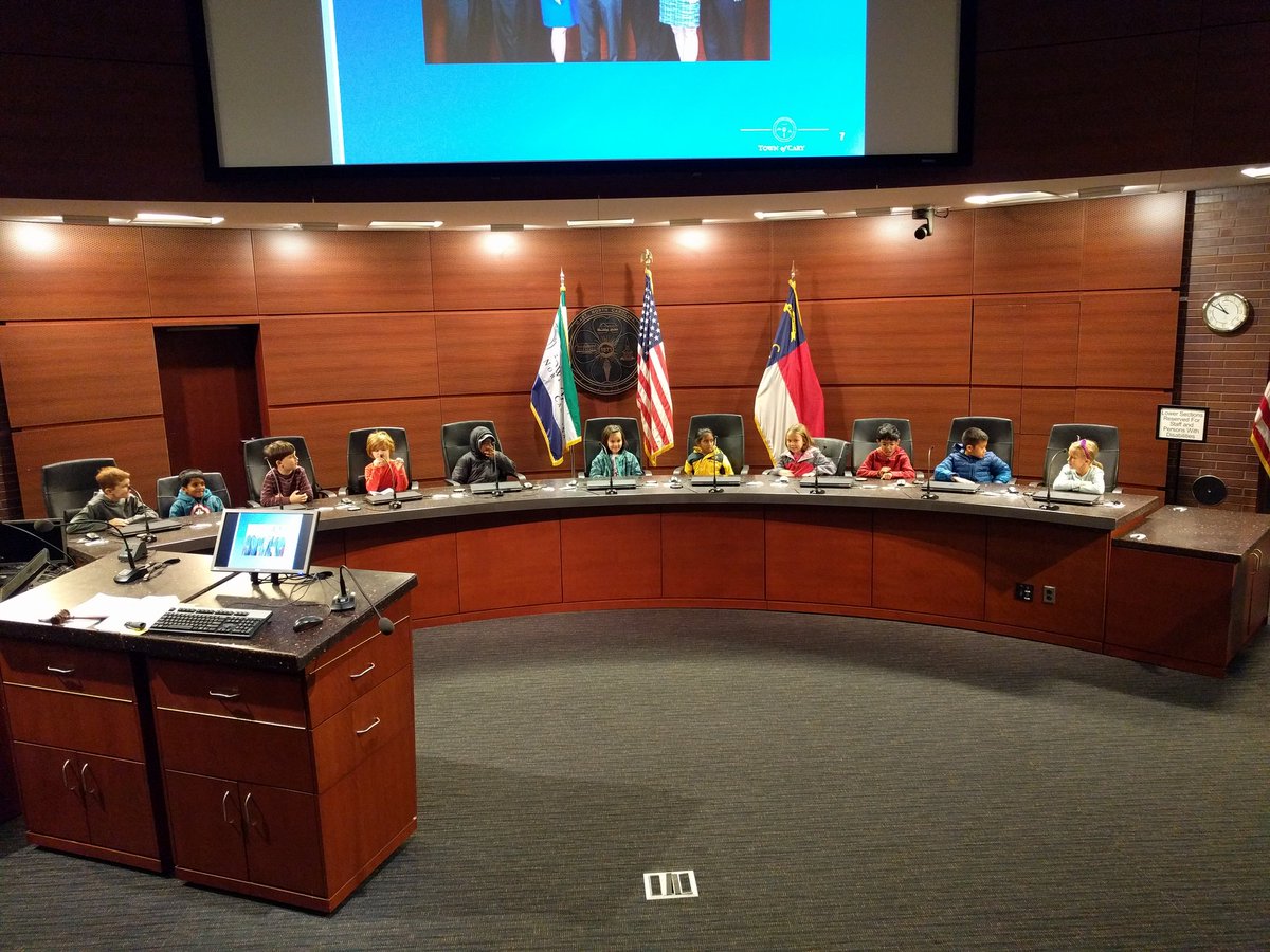 CorinneNicoara's tweet image. Field Trip to Cary Town Hall - learning about town government by voting on hypothetical laws.#soaringinsecond #otherhawksmatter @HortonsCreekES @HCES_2nd