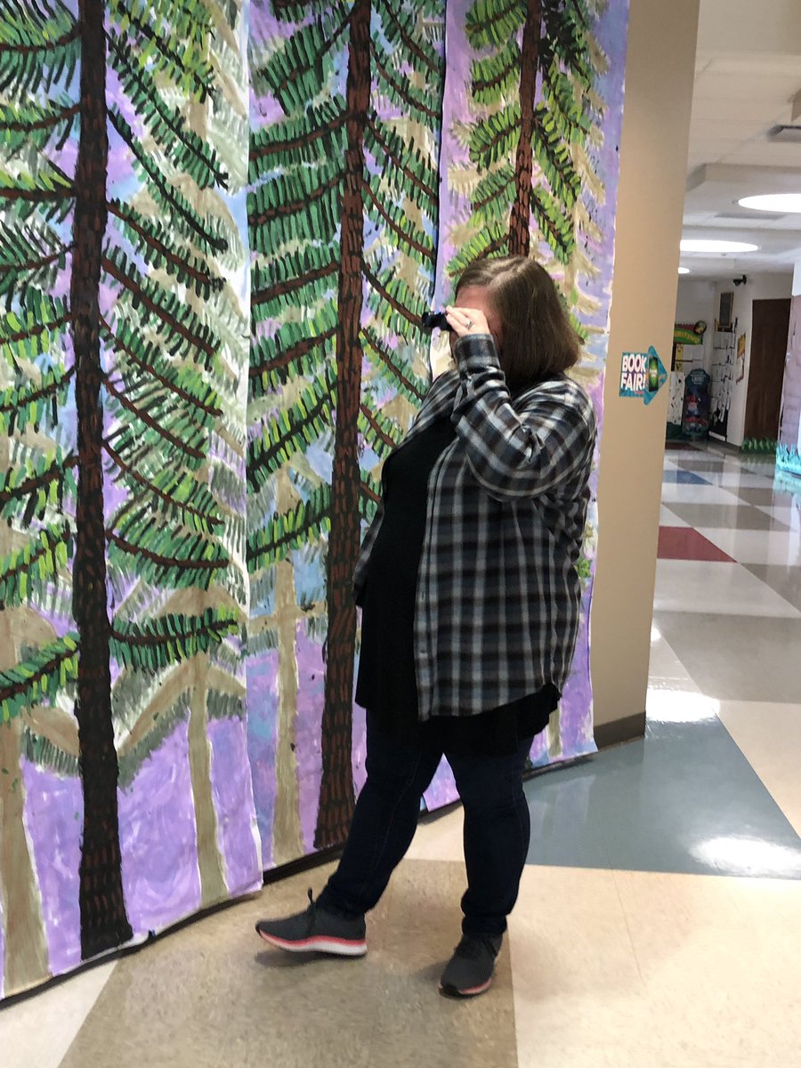 mdiaz9899's tweet photo. I’m thankful for my principal’s spirit. She’s asking the students if she is going to see them tonight for Literacy night, while looking through binoculars. 👀🤩#NeffIsThankful. @Neff_ES https://t.co/TLBQJPjdV9