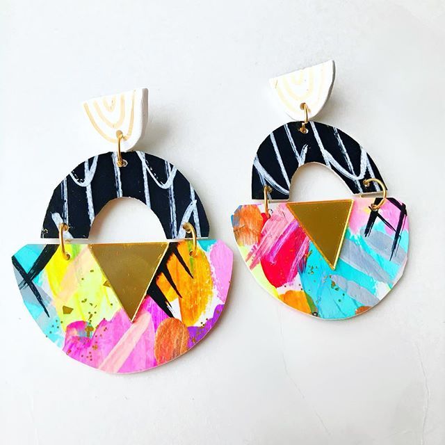 AudraStyleArt's tweet photo. Just finished painting a big swatch of this abstract design and will uploading lots of new pieces with it mixed in soon! 🌈✨ #earcandy #artforyourears #audrastyle
.
.
.
.
.
.
#bigearrings #ooakjewelry #Wearableart #jungalowstyle #passioncolorjoy #anth… https://t.co/wExnulQT0q https://t.co/C31NP1HQG8