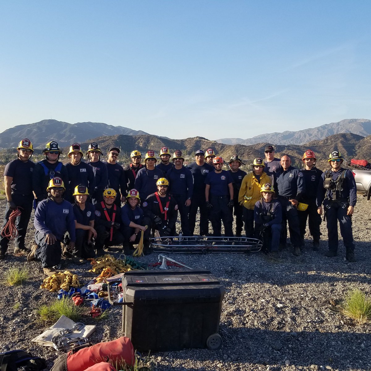 ca_rtf_4's tweet image. CA-RTF-4 members instructed Low Angle Rope Rescue today in Glendale hosted by the LARTG. #pasadenafiredepartment #lafd #elsegundofire #culvercityfire #sierramadrefire #longbeachfire #downeyfire #glendalefire #cartf4 #larro #Usar