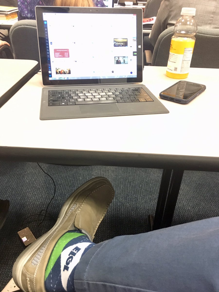 doranchad's tweet photo. When it comes to budget adoption night in @cityofappleton, Mayor Hanna and I know how to roll. #ELGLSocks #ELGL #ELGLSconnie https://t.co/oUDZVJC3r3