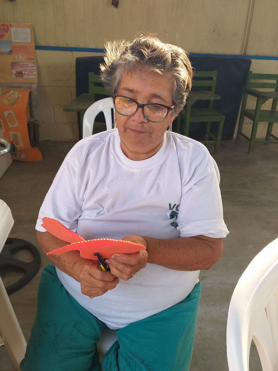 GAD_PALESTINA's tweet photo. #Palestina | Adultos Mayores del Proyecto "Vivir a Plenitud", Elaboran hueveras con diseños, gracias al convenio entre el @GAD_PALESTINA y @InclusionEc
@Lenin @berecordero @IngridOrtiz08 @MIES_Zona5 @yinquizu @LuisAPalmaL @markiitos31 https://t.co/WNbLoFteaN