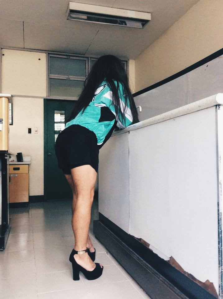 edgepapa's tweet photo. Who is that gurl? https://t.co/cbl9LP8Tjv