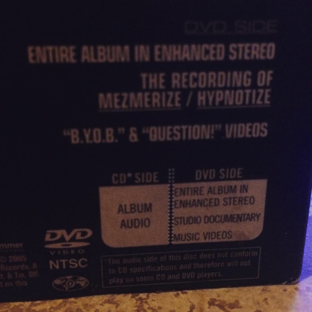 DontFollowMe98_'s tweet photo. I got the “DualDisc” edition of SOAD’s 5th album, “Hypnotize”, it comes with some cool extras and the entire album in enhanced stereo. Dope. 😎 #systemofadown #hypnotize #DualDisc #soad https://t.co/4Wwdf9uJDO