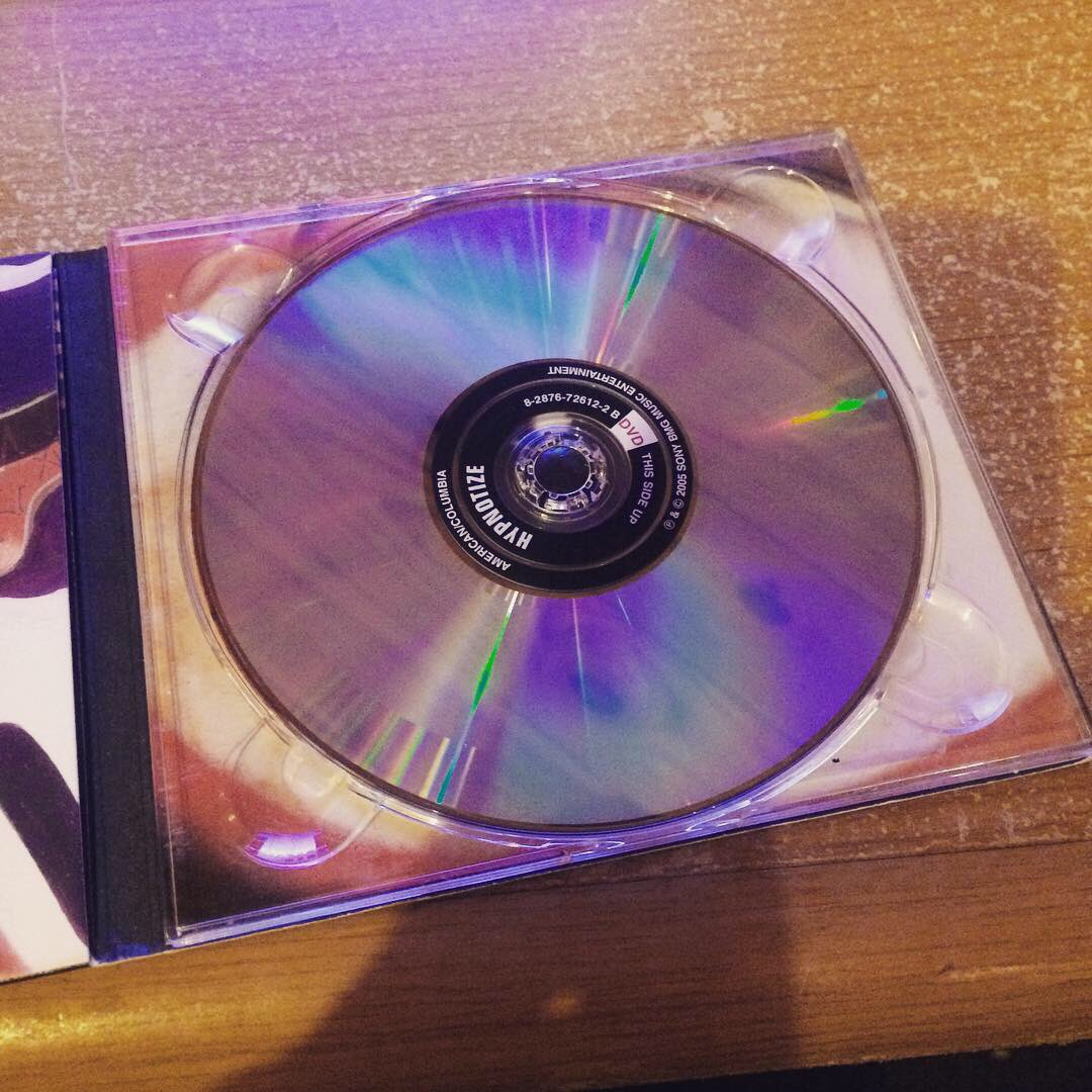 DontFollowMe98_'s tweet photo. I got the “DualDisc” edition of SOAD’s 5th album, “Hypnotize”, it comes with some cool extras and the entire album in enhanced stereo. Dope. 😎 #systemofadown #hypnotize #DualDisc #soad https://t.co/4Wwdf9uJDO