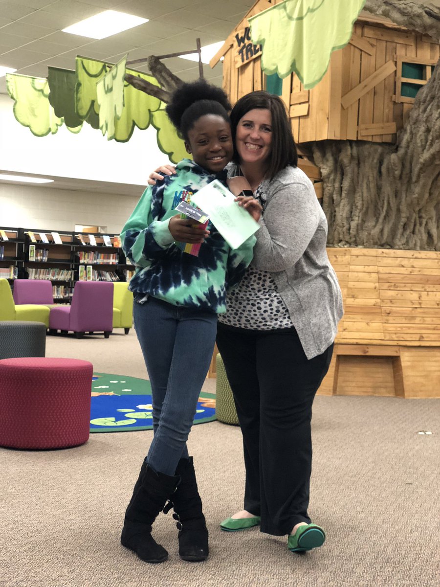 WolfMeadowElem's tweet photo. Proud of this smart and kind girl! Ke’nijah received a positive bus referral for being a great role model for younger students! #GoofyPic #CutePicToo #DotheRightThing #BetheKindKid #PositiveBusBehavior https://t.co/c54QE5tLFm