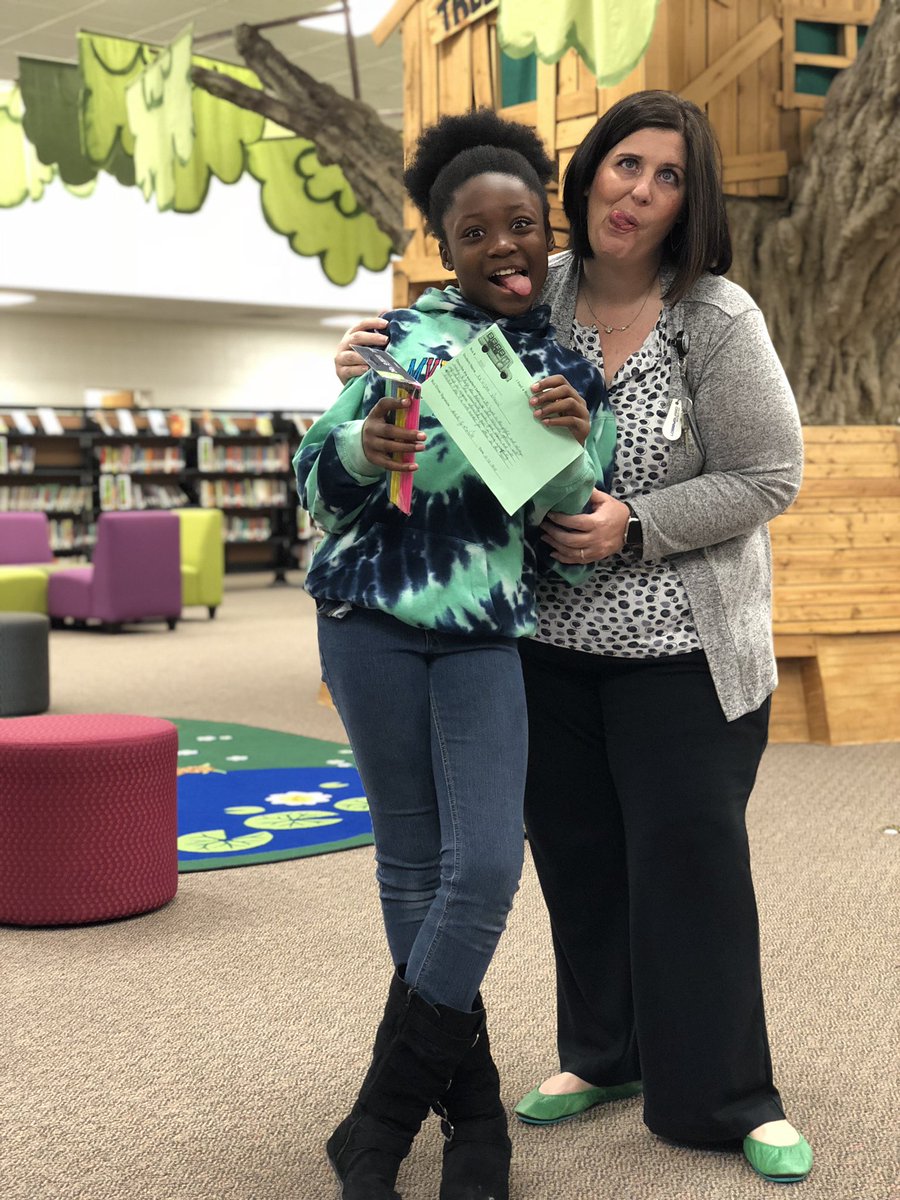 WolfMeadowElem's tweet photo. Proud of this smart and kind girl! Ke’nijah received a positive bus referral for being a great role model for younger students! #GoofyPic #CutePicToo #DotheRightThing #BetheKindKid #PositiveBusBehavior https://t.co/c54QE5tLFm