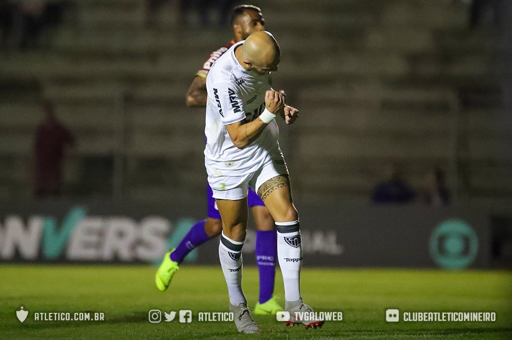 Atletico's tweet photo. Galo vence em Curitiba e segue firme no G6 do Brasileirão: https://t.co/aoVU2nRlqi 

Vamos, #Galo! #PRCxCAM #AMassaJogaJunto #TimeDeTodos 🏴🏳 https://t.co/Ss4Akr0MY9