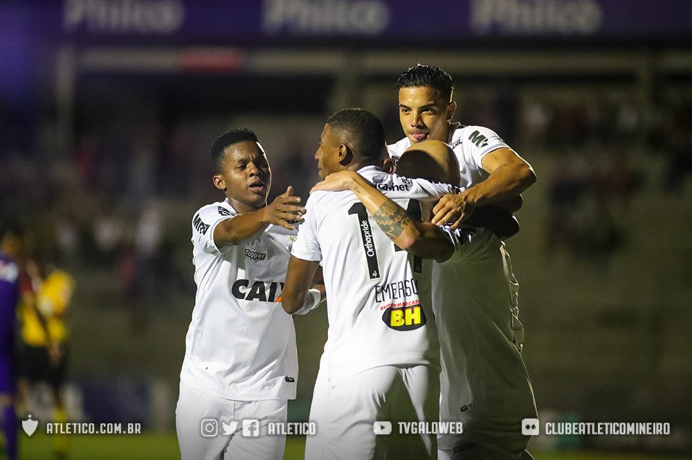 Atletico's tweet photo. Galo vence em Curitiba e segue firme no G6 do Brasileirão: https://t.co/aoVU2nRlqi 

Vamos, #Galo! #PRCxCAM #AMassaJogaJunto #TimeDeTodos 🏴🏳 https://t.co/Ss4Akr0MY9