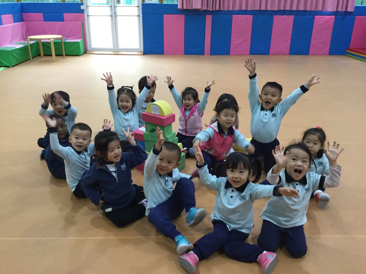 MsClares's tweet photo. We then worked together to build a car! #buildingcars #buildingcommunity #pk3 https://t.co/xgHEfGDTnC