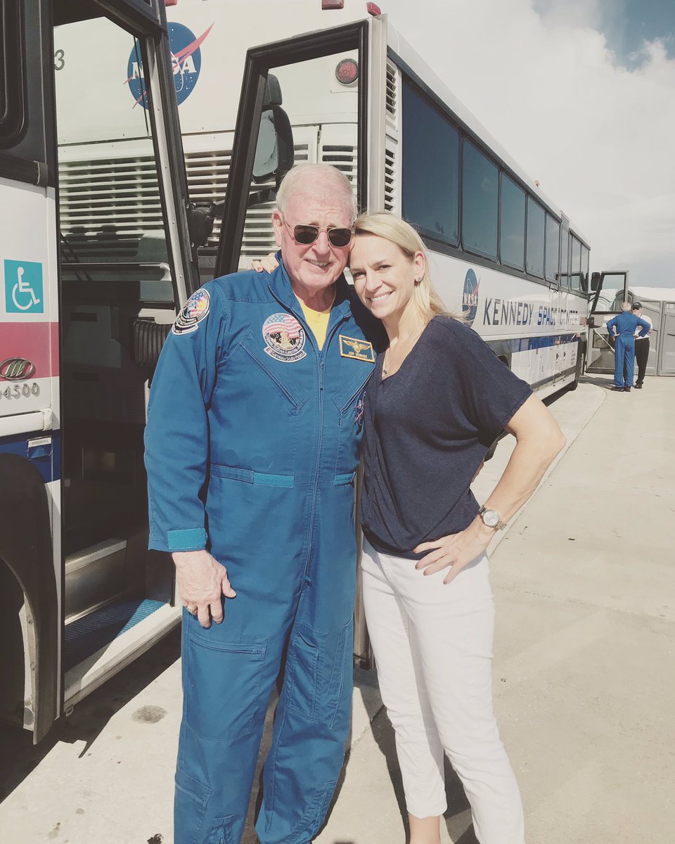 DoreenLinneman's tweet photo. Might just be one of my favorite people ever. #legend #jonmcbride #fly #soar #astronaut https://t.co/uHohhUK3NS