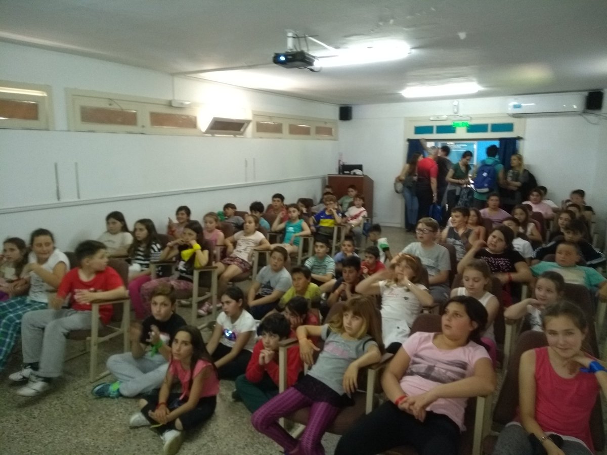 EP15Rauch's tweet photo. Viaje a La Plata de 4° A y B. Gracias por acompañar @jef_rauch @vuelaquetevuela  @RauchTurismo @CEscolarRauch @MartinTedes https://t.co/tssSLfgEY0