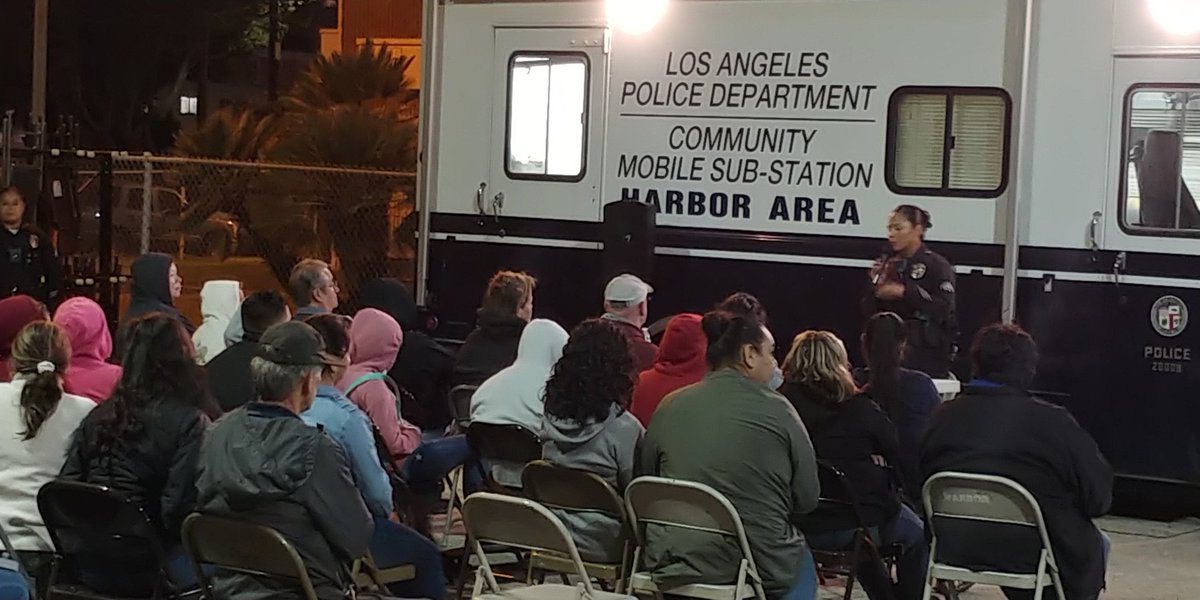 Harbor Area Roll Call in the Streets with SLO Bravo and Harbor Area CRO, (Normandale Park) <a href="/lapdgespinoza/">Commander Gisselle Espinoza</a> @LAPDEnsley <a href="/Harbor_SLO1/">Adriana Bravo</a> <a href="/fiveslonua/">FiveSLO_Nua</a> <a href="/CatherinePlows/">Sergeant Plows</a>