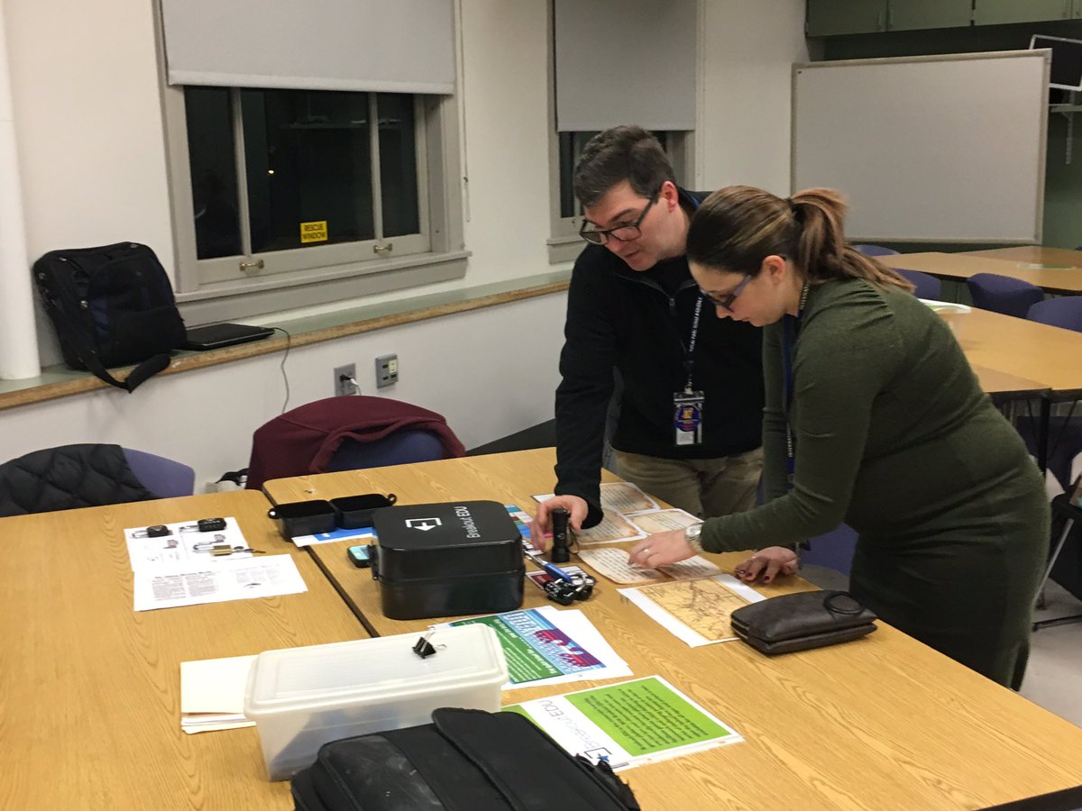 mrstrangio1's tweet photo. Great to see such an enthusiastic group of @Buffalo_Schools teachers after hours in #STEAMStudyHall methods class. @STEAMStudyHall @zSpace @breakoutEDU @codeorg @Thimbleio @cubeletsdigital @Ozobot  @makeymakey https://t.co/Xr2zpv0r2L
