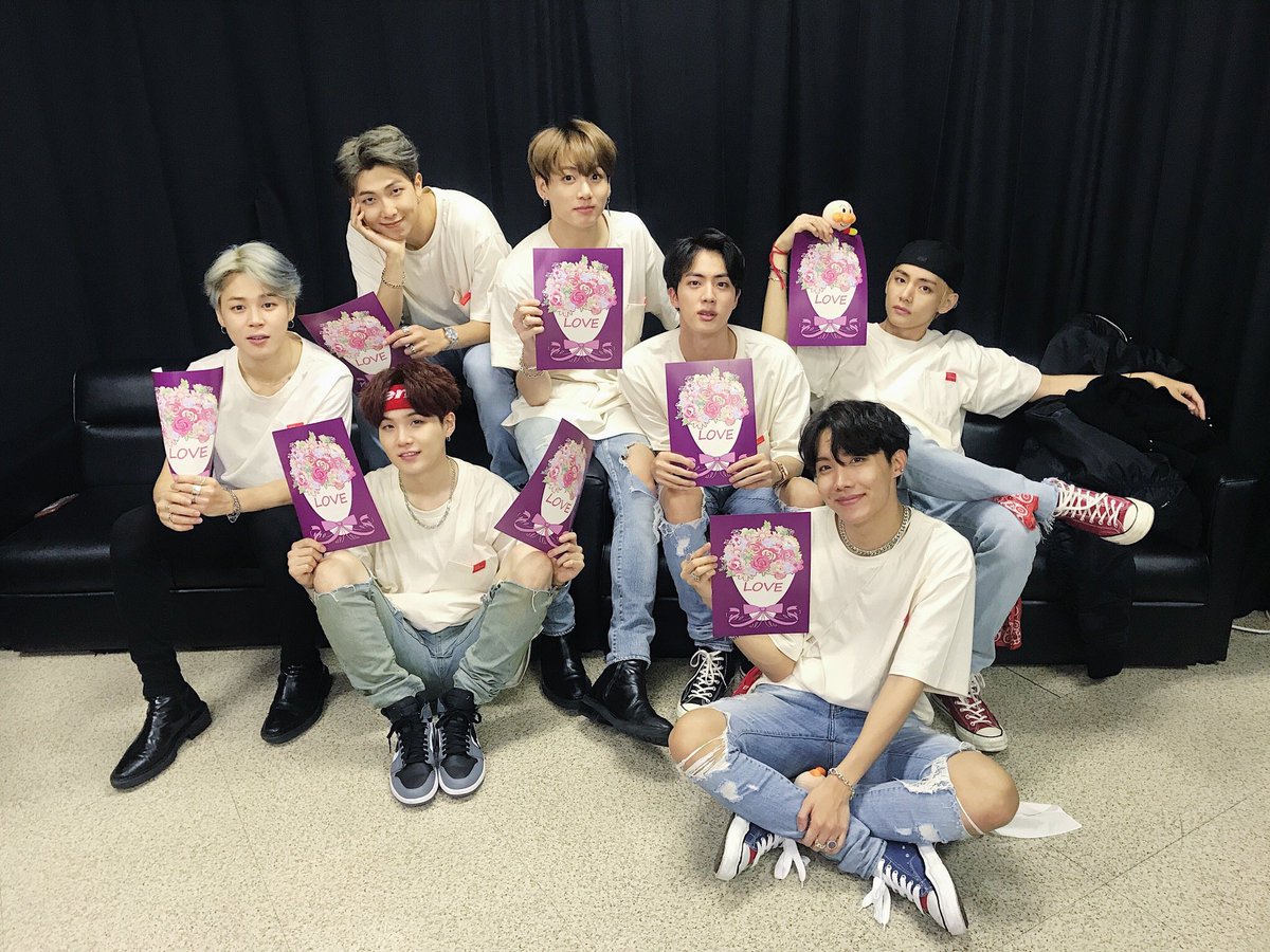 lucytokcf's tweet photo. ✨BURN THE STAGE✨

- Não esperniar!
- Não usar flash!
- Não se levantar!
- Não incomodar os outros!
- Se pedirem silêncio, faça silêncio!
- Sigam o que os lanterninhas pedirem!
- Sigam os passos anteriores para que todos se divirtam!

@BTS_twt @cinemarkoficial #BurnTheStage #BTS https://t.co/ielLPbjbsP