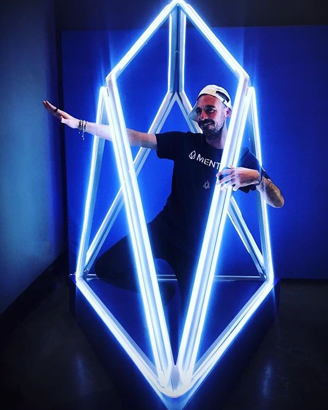 Getsquirrelio's tweet photo. The one and only @bensigs rocking #EOS #Hackathon #sanfrancisco. We are grateful for his support and leadership in the community. 🙏🏻 ( #📷 @sheos_org )
.
.
.
.
.
#repost #bitcoin #cryptocurrency #blockchain #ethereum #btc #bitcoins #cryptocurrencies https://t.co/cRc3yCJdTD