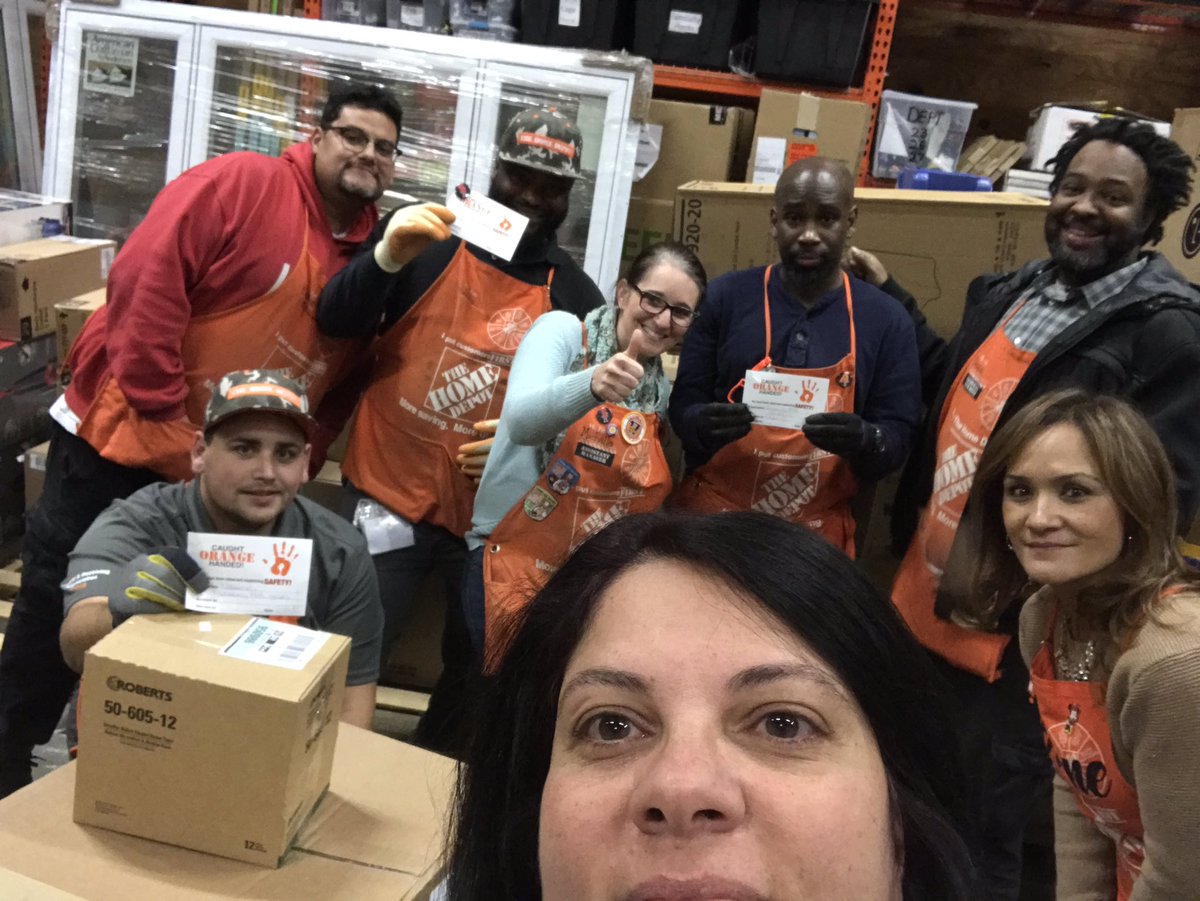 BrucculeriCathy's tweet image. Our awesome freight team caught wearing proper PPE gloves woking safe...we appreciate you following safety protocol #safetypatrol #1285rocks