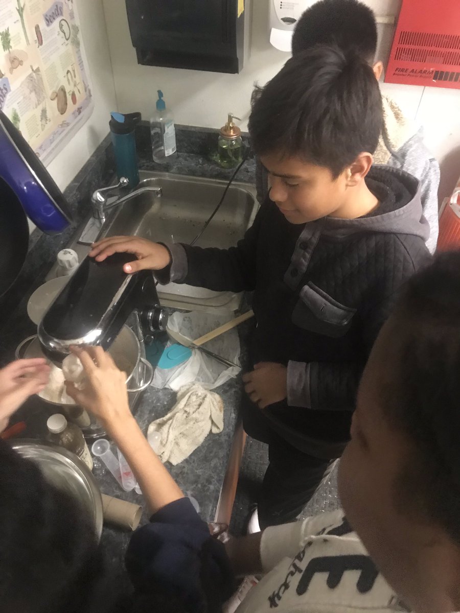 BPGardenAcademy's tweet photo. Fig newtons made out of garden academy figs!! Super yummy! @Rosa_MdusdCARES @mdusd @cares https://t.co/4o843HQZwy