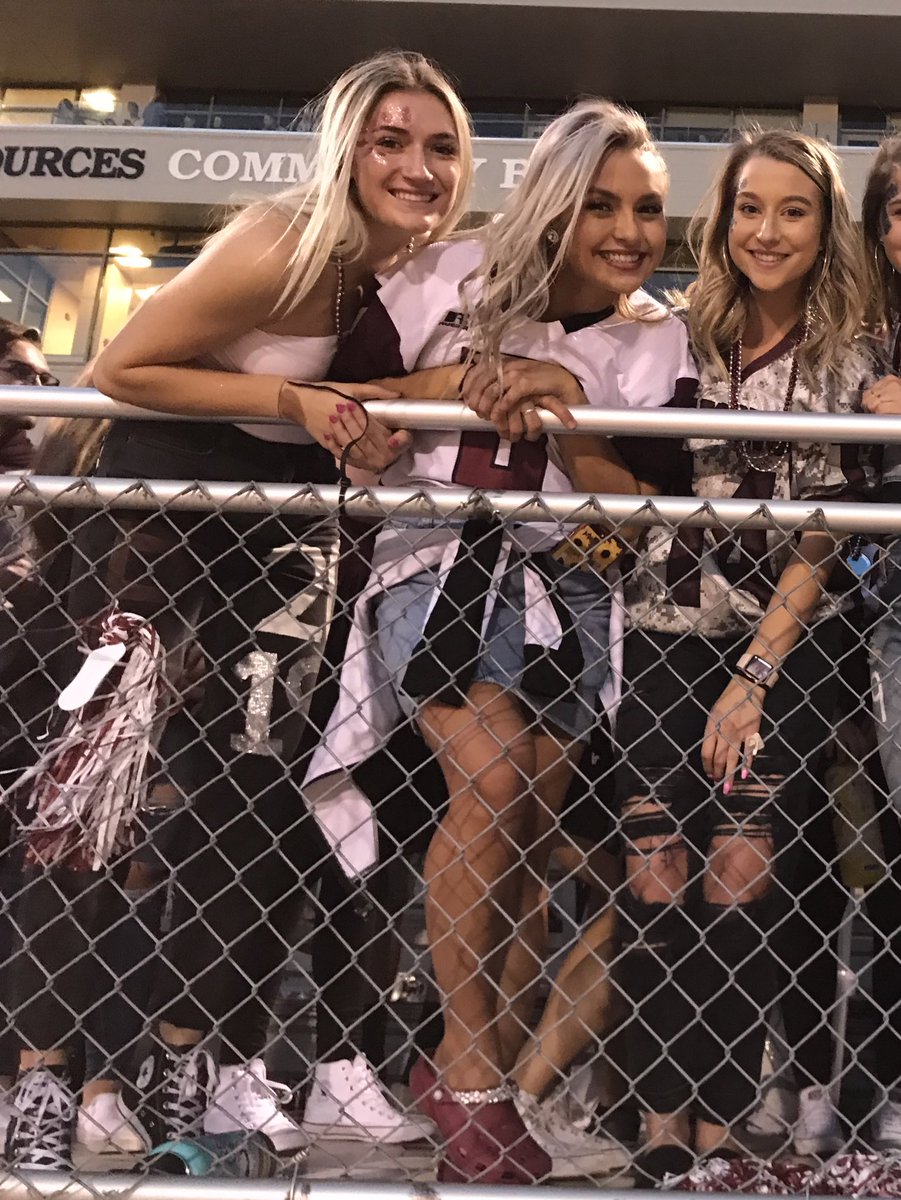 kleebarnaby's tweet photo. H U G E  G O O D  L U C K to my absolute  f a v o r i t e  v🏐lleyball players &amp; best friends! Hope you kick some serious 🍑 this weekend @ state. I  LOVE YOU‼️💕  @mdora18 @fishermorgan2 https://t.co/RzByHNioA2