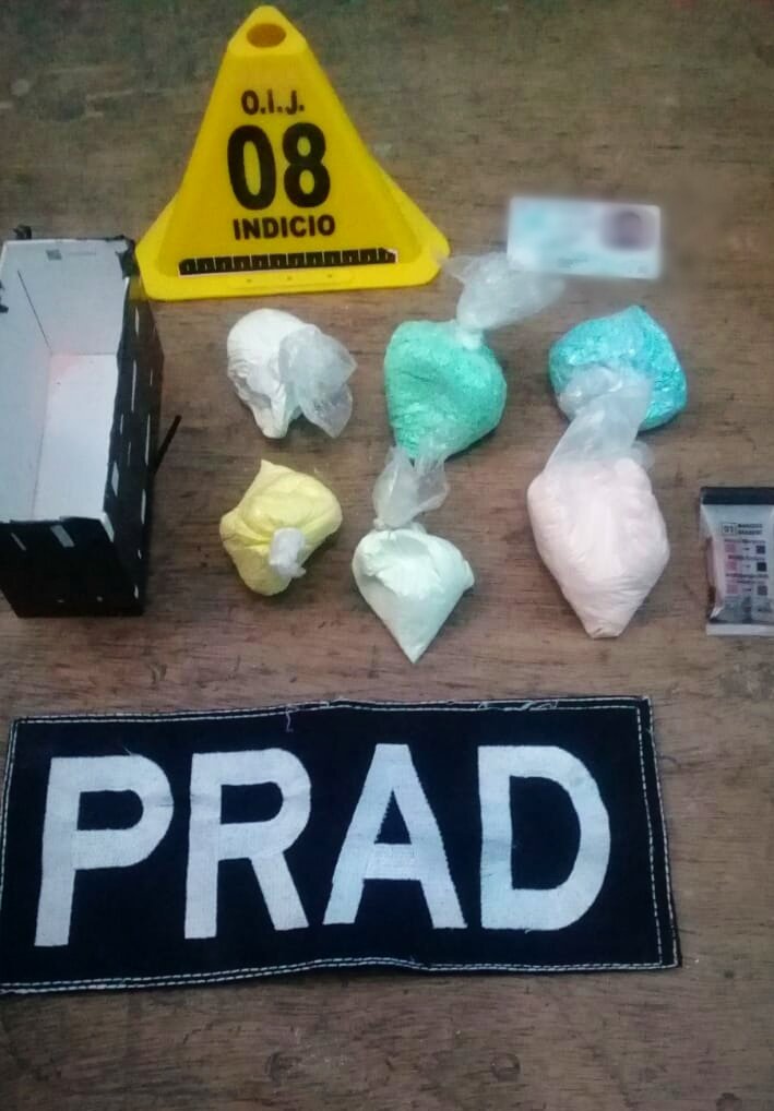 fuerzapublicaCR's tweet photo. Trabajo en conjunto entre @fuerzapublicaCR @oij_Organismo @FiscaliaCR nos permitió decomisar varios tipos de droga y detener a dos personas en el cantón de #LaUnión de #Cartago. https://t.co/cLibvPTVoD