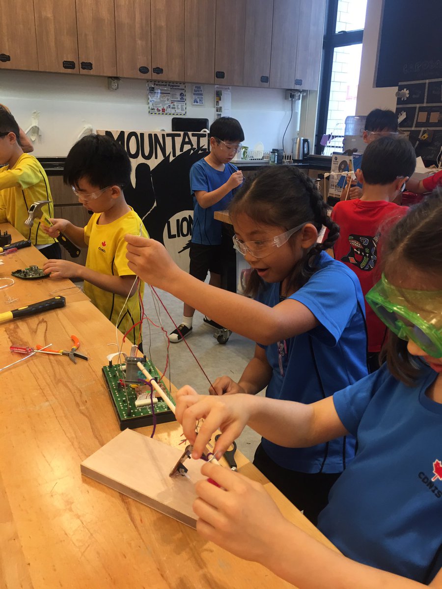 alytree's tweet image. Tinkering with engineering principals &amp;amp; Automaton #cdnisprojectinnovate @Makerspaces_com @21cli @ProjectZeroHGSE @exploritorium