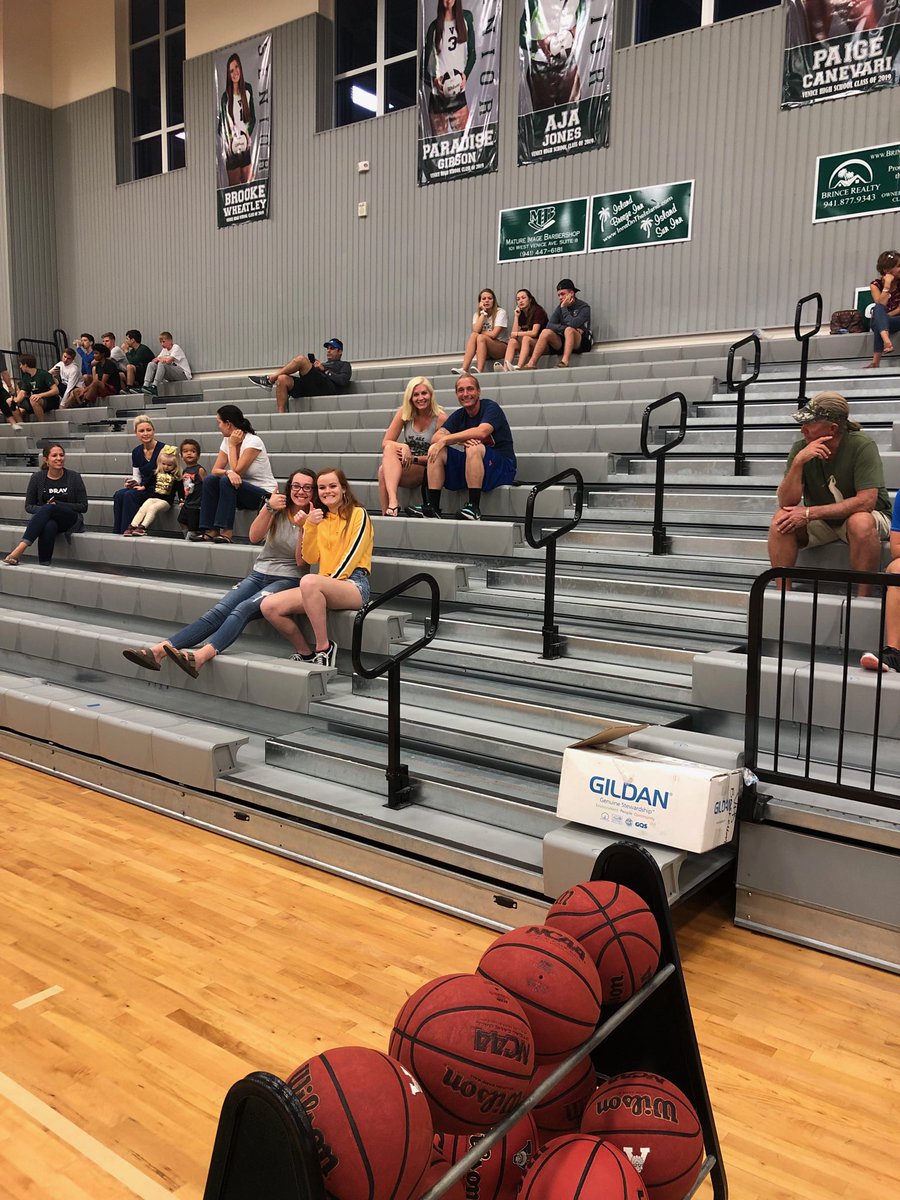 The stands are filling up!!!!