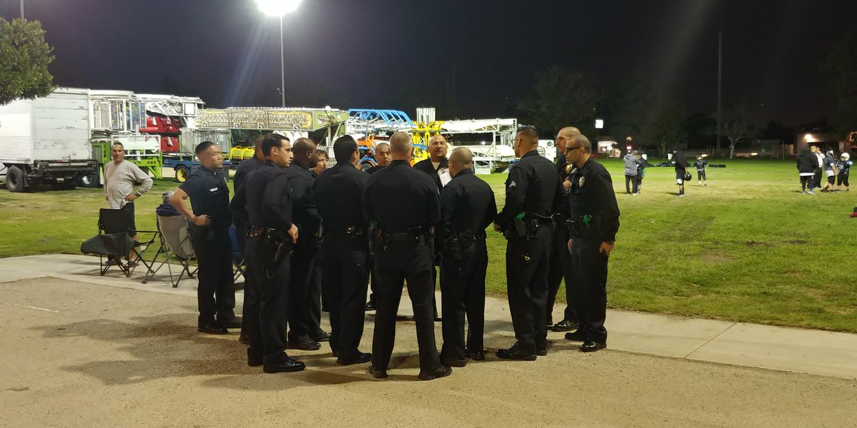 Harbor Watch 3 Roll Call in the Streets (Normandale Park) <a href="/lapdgespinoza/">Commander Gisselle Espinoza</a> @LAPDEnsley <a href="/Harbor_SLO1/">Adriana Bravo</a> <a href="/OfficerPag/">Officer Pagulayan</a> @